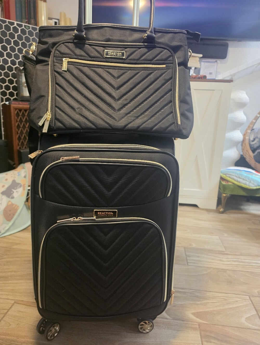 Kenneth Cole Chelsea Softside Chevron Expandable 2pc 20" Carry-On Luggage Set - Picture 8 of 14